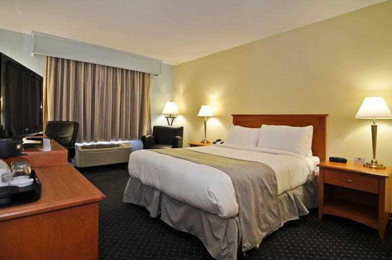 Best Western Plus Woodstock Hotel Conference Centre Buitenkant foto